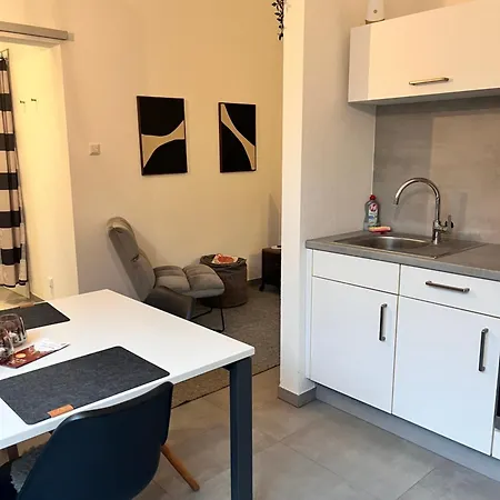 Modernes Tiny In Apartment *