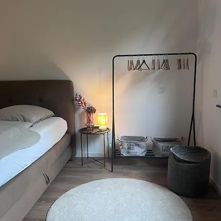 Modernes Tiny In Apartamento Lage (Lippe)